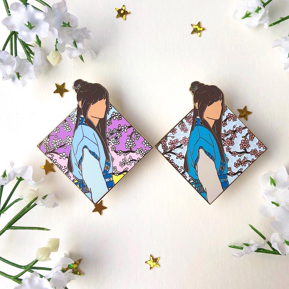 Hansung Enamel Pin